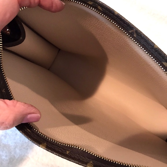 Louis Vuitton Poche Toilette 26 Monogram M47542 - Picture 3 of 5